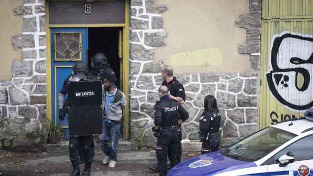 La Ertzaintza detiene al hombre que se haba atrincherado en Donostia / EFE
